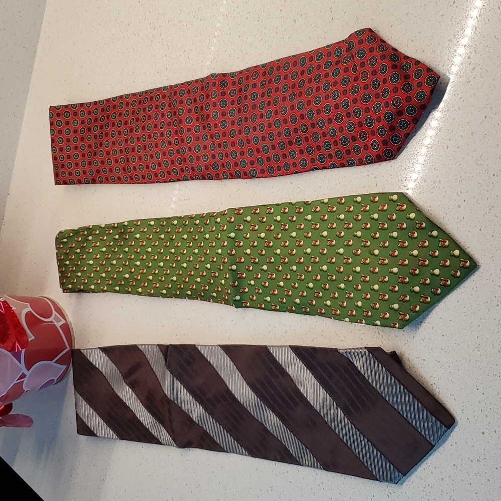 Bundle SALVATORE-FERRAGAMO-ARMANI silk ties